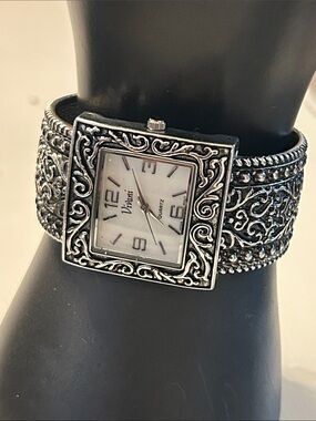 Vivani filigree quartz analog cuff watch, ornate silver-tone NEW BATTERY